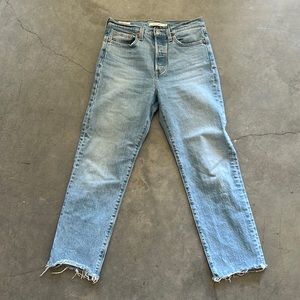 Levi’s wedgie straight. Size 26